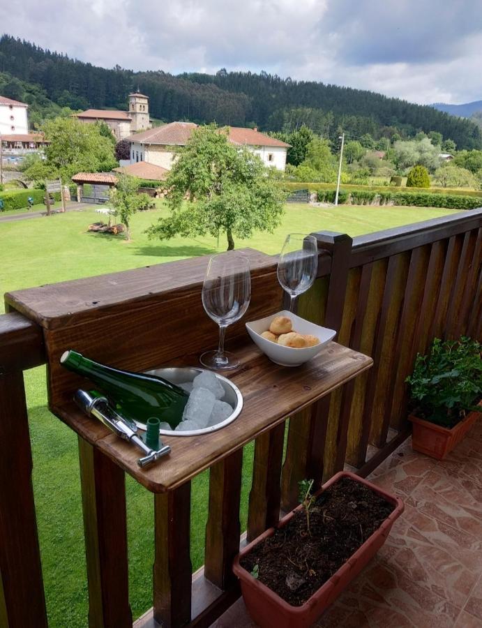 Lezamakoetxe Guest House Sopuerta Exterior photo